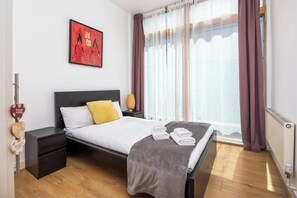3 habitaciones, escritorio, tabla de planchar con plancha y wifi gratis 