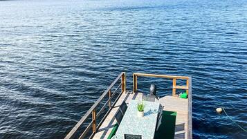 House | Pemandangan air