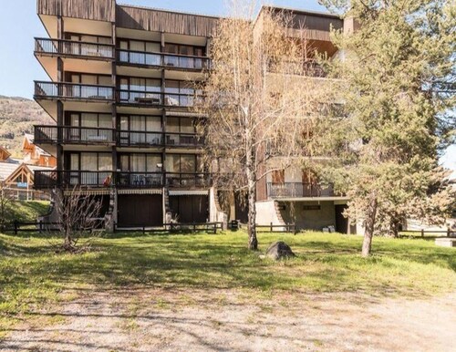 2 Rooms for 6 People