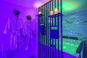 Shower, jetted tub, hair dryer, towels