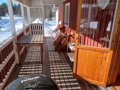 Cozy Cabin by Lake Gardsjon Lidsjoberg