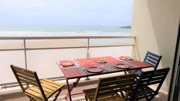 Khu ẩm thực ngoài trời