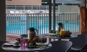 تناول الطعام