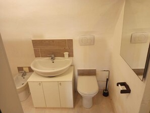 Bidet, serviettes fournies