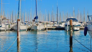 A marina with numerous boats docked in calm waters. - Charming House with garden, close to the beach - Aircond & Parking (Palavas-les-Flots)
