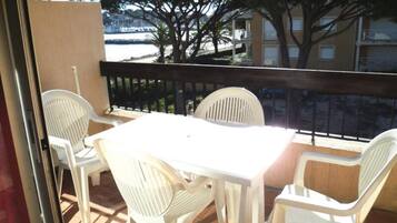 Tempat makan outdoor