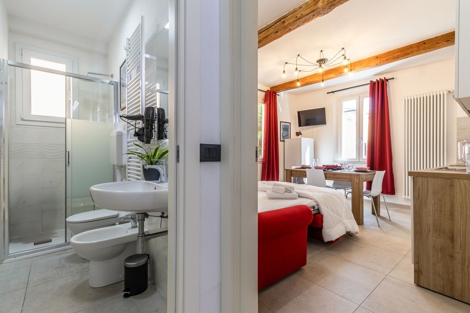 2 slaapkamers, een strijkplank/strijkijzer, wifi, beddengoed