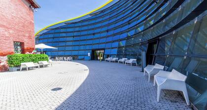 Enzo Ferrari Museum|Stazione FS-WiFi-parking NO ZTL