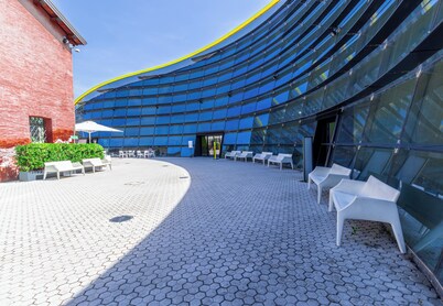 Enzo Ferrari Museum|Stazione FS-WiFi-parking NO ZTL