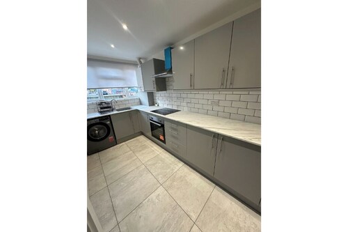 Croydon - Beautifully Refurbished 2 Bed, 2 Bath Rental – Feels Like New!
