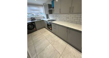 Croydon - Beautifully Refurbished 2 Bed, 2 Bath Rental – Feels Like New!
