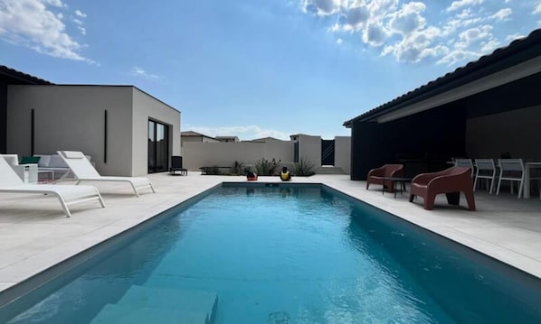 Indoor pool, outdoor pool
