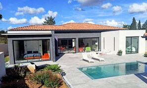 Indoor pool, outdoor pool