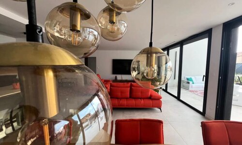 Contemporary Villa With Pool