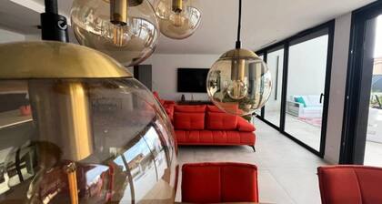 Contemporary Villa With Pool