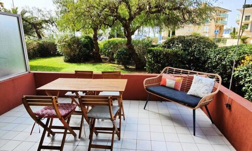 Beautiful Quiet and Bright Apartment