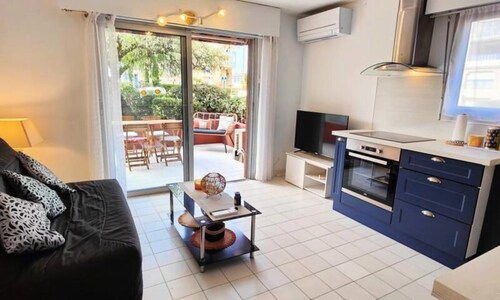 Beautiful Quiet and Bright Apartment