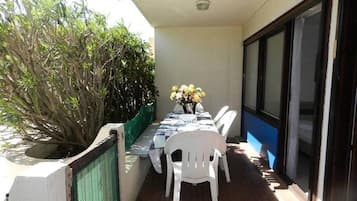 Tempat makan outdoor