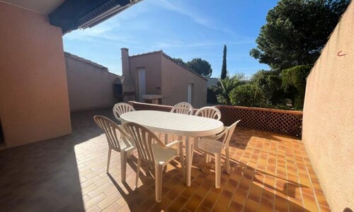 Houses & Villas for 6 People