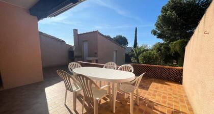 Houses & Villas for 6 People