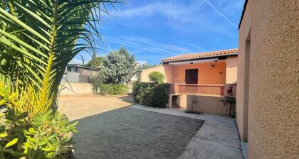 Houses & Villas for 6 People