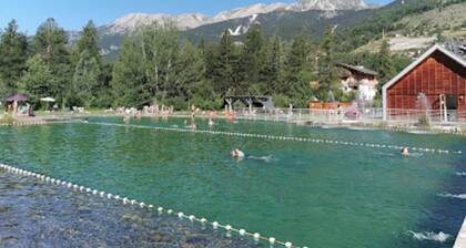 Cozy Nest at the Foot of the Slopes