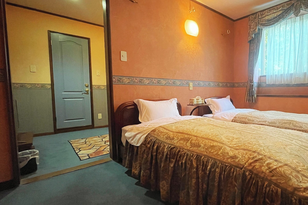 Twin Room | Free WiFi, bed sheets