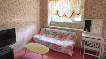 Fourth Room | Free WiFi, bed sheets