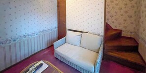Maisonette | Free WiFi, bed sheets