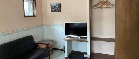 Free WiFi, bed sheets