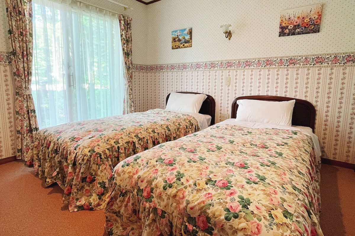 Twin Room | Free WiFi, bed sheets