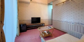 Maisonette | Free WiFi, bed sheets
