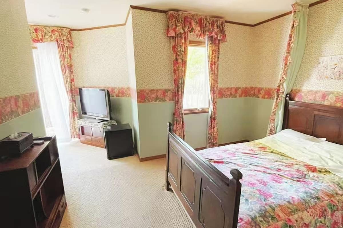 Double Room | Free WiFi, bed sheets