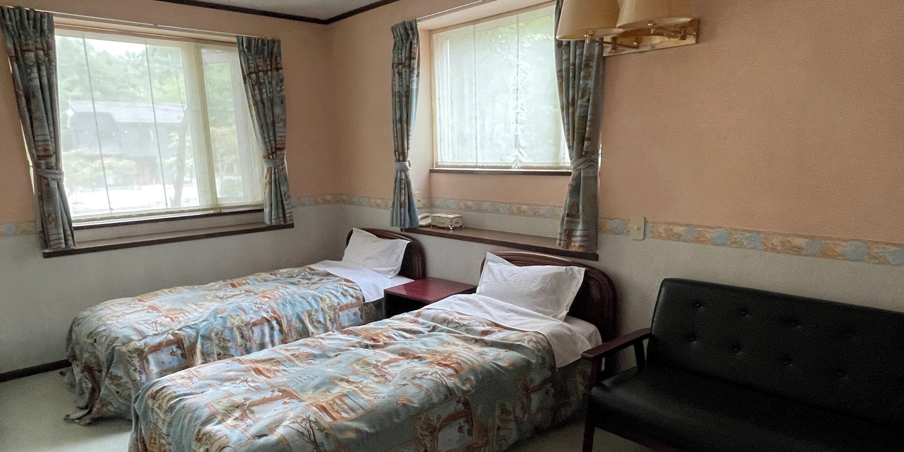 Basic Twin Room | Free WiFi, bed sheets