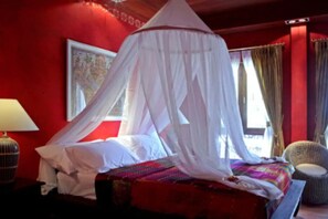 7 bedrooms, WiFi, bed sheets, wheelchair access