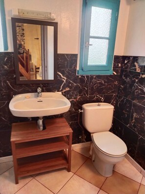 Håndklær, såpe og toalettpapir