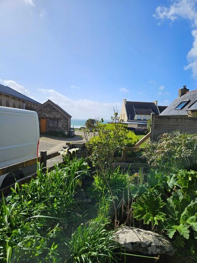 2-person house with sea view 600 meters from the beach