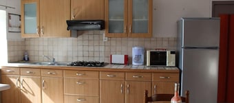 2-person house with sea view 600 meters from the beach