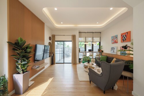 Stylish Modern 4BR Home, 7bed, 200m BTS PhraKhanong, 10min ThongLo