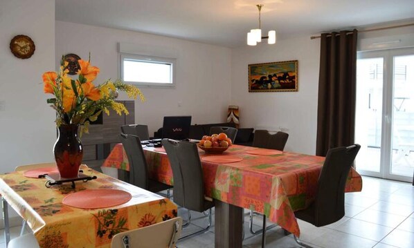 Dining - 3 Rooms for 6 People (Saint-Raphael)