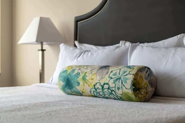 1 dormitorio, tabla de planchar con plancha, wifi y ropa de cama