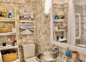 Hårtørrer, håndklæder, Sæbe, Toiletpapir