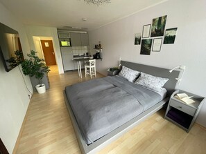 1 makuuhuone, työpöytä, silitysrauta/-lauta, ilmainen Wi-Fi