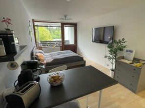 1 habitación, escritorio, tabla de planchar con plancha y wifi gratis 