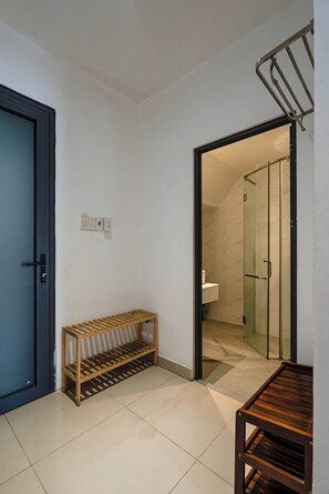 Premium bedding, memory-foam beds, desk, laptop workspace - B-HOMEAWAY LUXURY (Ho Chi Minh City)