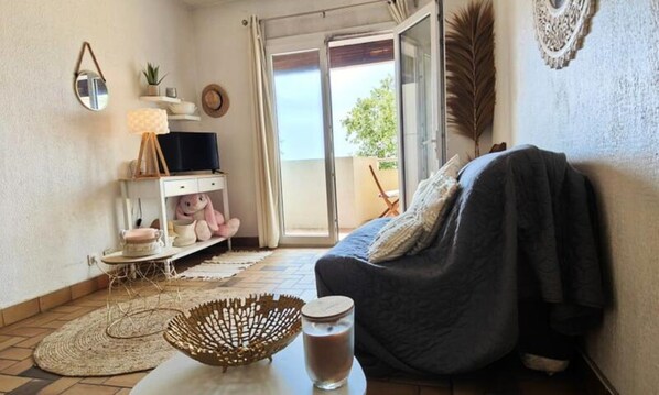 Living area - Studio for 2 People (Fréjus)