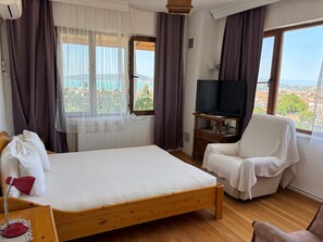 Kamar Deluks | Wi-Fi gratis dan seprai linen