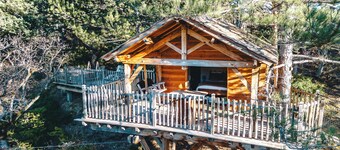Treehouse with private Jacuzzi - Bois d'Arambe