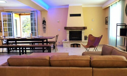 Houses & Villas for 16 People