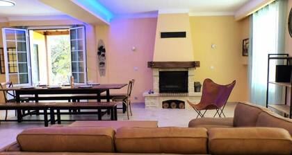 Houses & Villas for 16 People